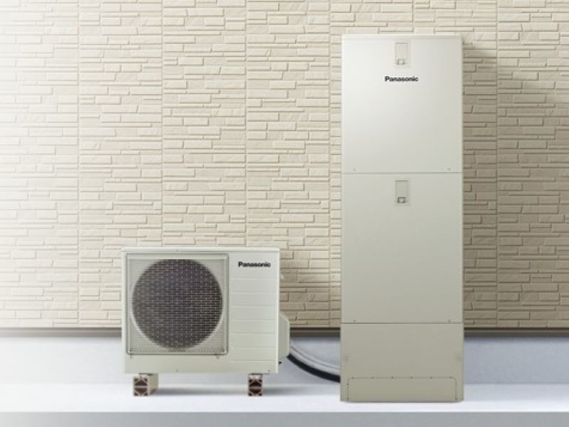 給湯機：Panasonic<br />
エコキュート370L