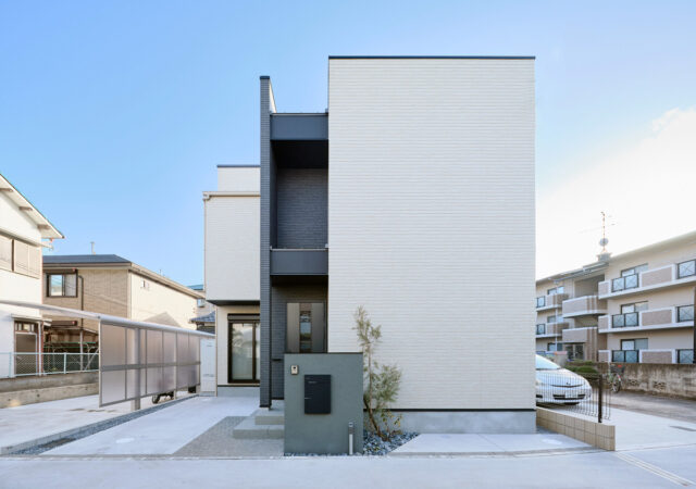 上品でスタイリッシュ　憧れのグレージュインテリアで叶えた洗練された理想の住まい